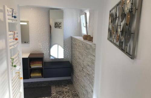 Colombe-le-Sec Apartment | GITE FLEURS DE VIGNES