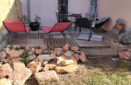 La Roche-Vineuse Cottage | Gite for 2 people near MACON in BURGUNDY.