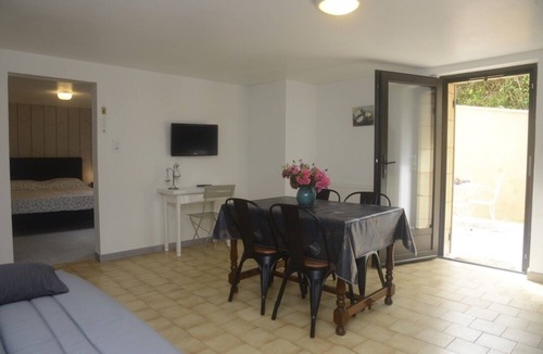 Sainte-Alvere Cottage | Gite ground floor house 200 m from the village, swimming pool