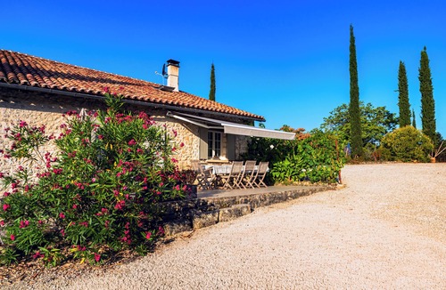 Saint-Pierre-de-Cole Cottage | Gite in Perigord. (youtube) gite les gardes