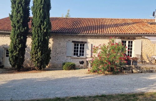 Saint-Pierre-de-Cole Cottage | Gite in Perigord. (youtube) gite les gardes