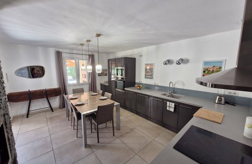 Aureille House | Gite in the heart of the Alpilles - lemasdeslauriers@gmail.com
