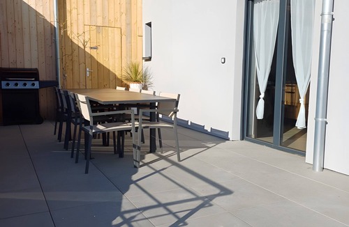 Sand House | Gîte kymsourit: Spacious 4-Star Cottage with Pool and Sauna