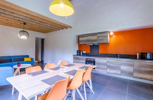 Chassaignes Villa | Gîte L'Étable with Shared Pool, Private Terrace and Wi-Fi
