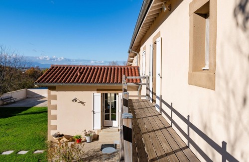Claveyson House | Gîte la Combe Verte – Renovated Farmhouse with Indoor Pool