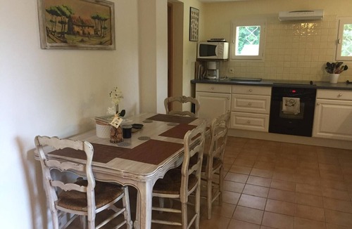 Le Ledat Apartment | Gite La Lède with Shared Pool, Communal Terrace and Wi-Fi