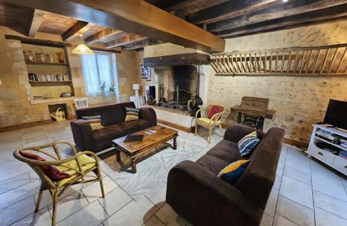 Lusignan House | Gite Le Refuge des Oiseaux