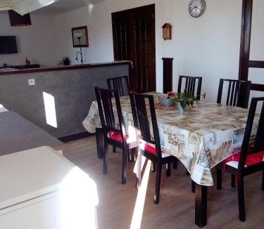 Prondines House | gite les chaumeix