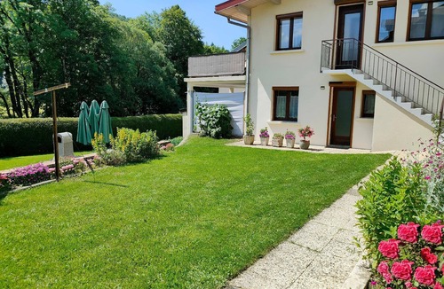 Foncine-le-Haut Apartment | Gite Roses Jura Mountains with Spa Sauna river