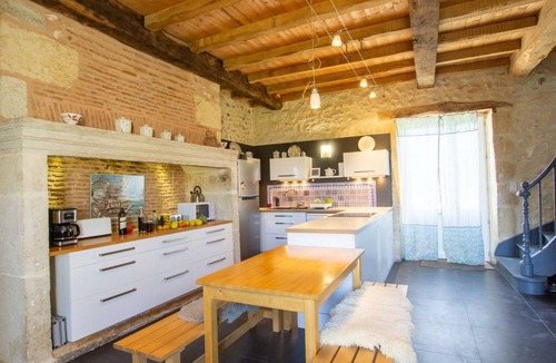 Saint-Pierre-de-Chignac Cottage | Gite Saint-Pierre-de-Chignac, 5 bedrooms, 11 persons