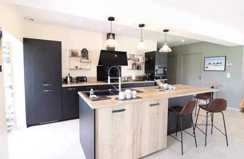 Saint-Hippolyte Cottage | Gite Saint-Hippolyte, 5 bedrooms, 14 persons