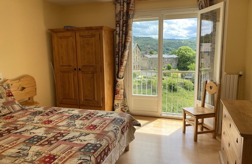 Saint-Nectaire Apartment | Gite with 3 rooms, mountain atmosphere, in St Nectaire in the heart of the Volcanic Park