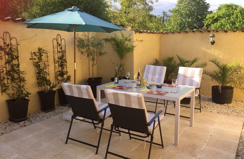 Tremolat Apartment | Gite with pool & fab gardens 5 mins from quaint village with restaurants & shop