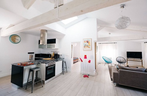 Bessan House | Gite with private heated pool in estate near Cap d'Agde