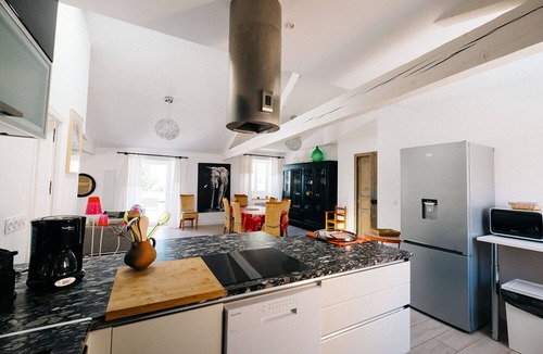 Bessan House | Gite with private heated pool in estate near Cap d'Agde