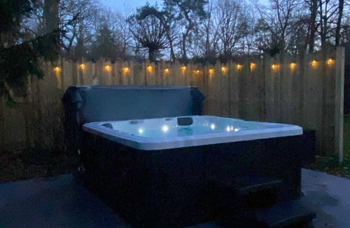 Bomal-sur-Ourthe Ski Chalet | Gite with private Jacuzzi in a soothing setting. Pets accepted