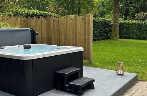 Bomal-sur-Ourthe Ski Chalet | Gite with private Jacuzzi in a soothing setting. Pets accepted