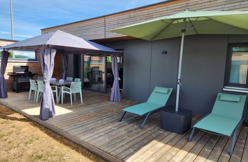 Seynod House | Gîte with private pool Annecy, France