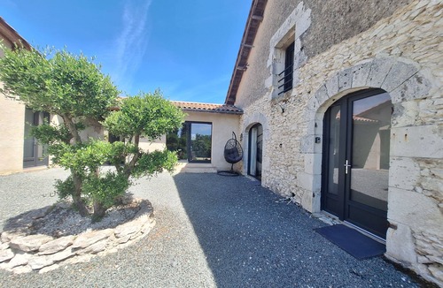Cuneges House | Gîte with Private Pool, Spa and Game Room