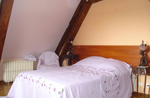 Lessard-et-le-Chene Cottage | Gites 8 adults 2 children ---- in the middle of Haras