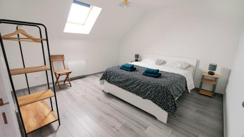 Saint-Yan House | Gites confortable pour 6-8 people with heated pool