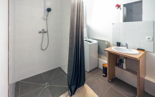 Saint-Yan House | Gites confortable pour 6-8 people with heated pool