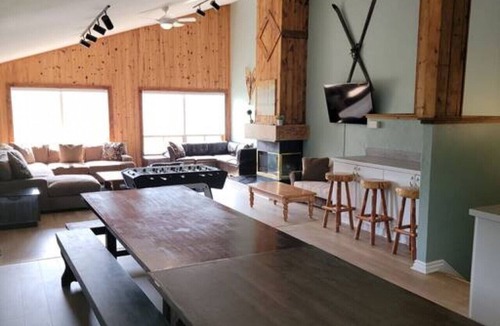 The Blue Mountains Ski Chalet | Glacial Getaway at The Blue Mountains for 18