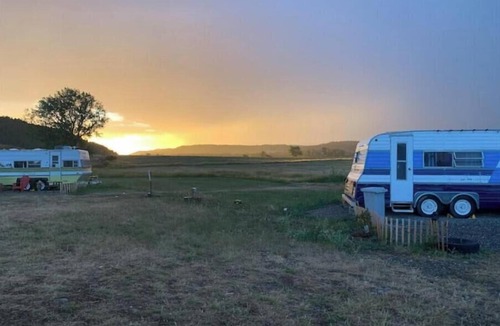 Sweet Grass County House | Glacier, chill out in this cool camper!
