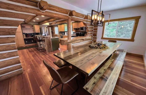 Coram House | Glacier Dream Escape! 6 Bed/4.5 Bath, Sleeps 12!
