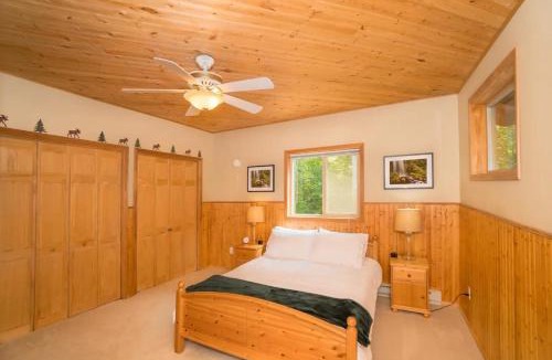 Glacier Apartment | Glacier Hideaway - Mt Baker Cabin - AC, Hot Tub, BBQ, Hiking, WiFi