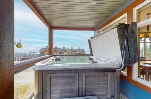 Big White Ski Resort Apartment | Glacier Lodge 103