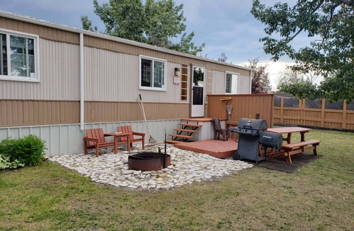 Babb House | Glacier National Park views from this private nearby Duck lake waterfront home.