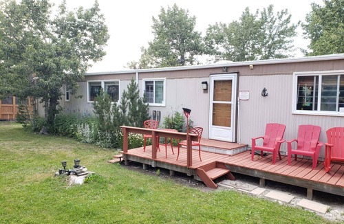 Babb House | Glacier National Park views from this private nearby Duck lake waterfront home.