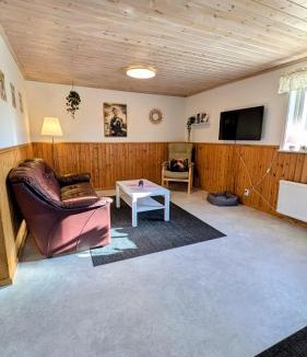 Dalskog House | Glad hund