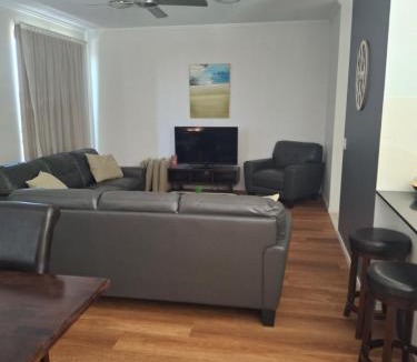 Gladstone Apartment | Gladstone Central Plaza Official