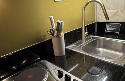 Tambo House | Glamorous 2BR/1Bath/Wifi/Netflix/Heater/Washing/5starBnB
