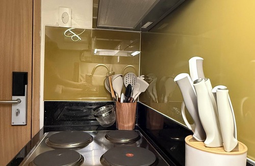Tambo House | Glamorous 2BR/1Bath/Wifi/Netflix/Heater/Washing/5starBnB