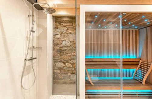 Kronenburg House | Glamorous Cottage Chimney Sauna