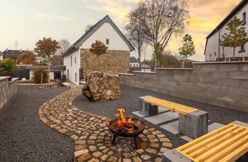 Kronenburg House | Glamorous Cottage mit Kamin und Sauna