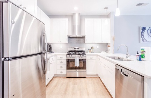 Over-the-Rhine Condo | Glamorous Dtwn Condo w/King Bed + Walk to Restaurants