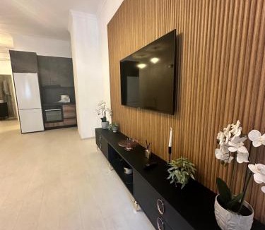 Braila Apartment | Glamorous One