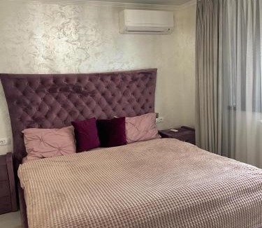 Braila Apartment | Glamorous Three