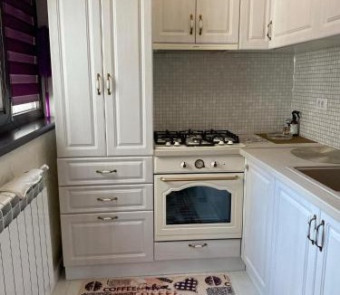 Braila Apartment | Glamorous Three