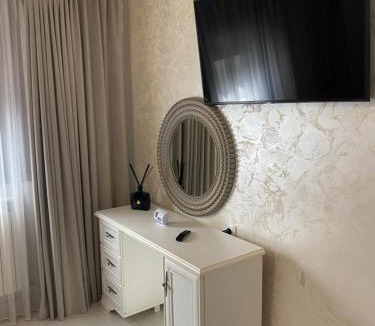 Braila Apartment | Glamorous Three