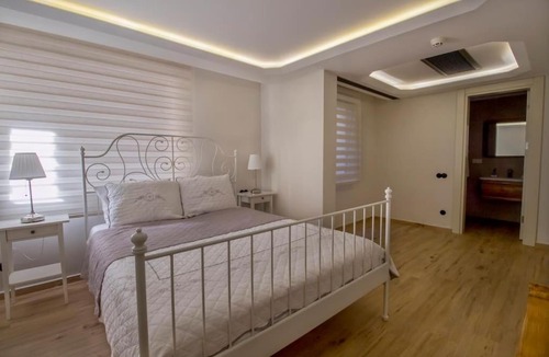 Bodrum City Center Villa | Glamorous Villa with a Pool and Panoramic Sea View