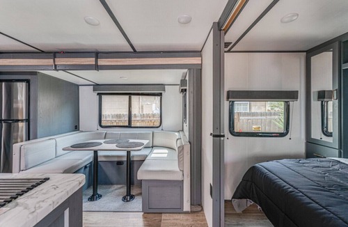 St. Petersburg House | Glamping in Magnolia Heights
