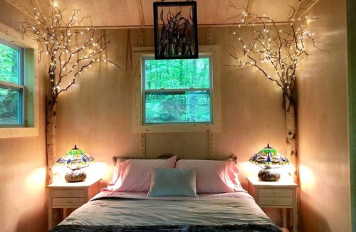 Bozrah Cabin | Glamping Tree House on an Impressive Property in Norwich, Connecticut