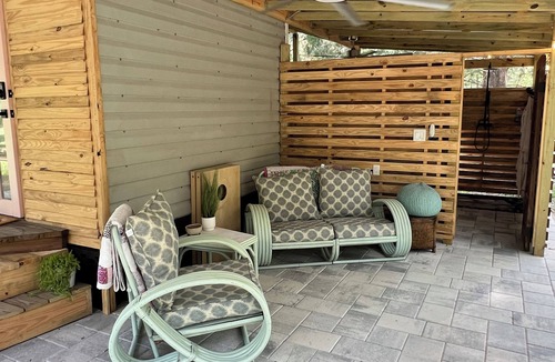 Archer Cabin | Glamping with A/C bedroom and luxury bath near UF and Springs