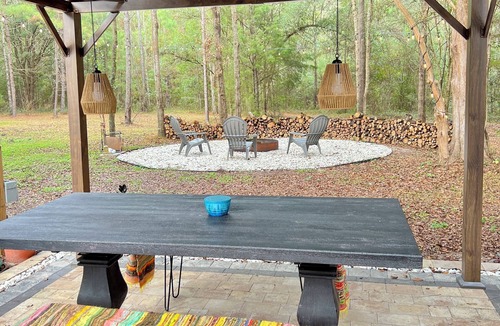 Archer Cabin | Glamping with A/C bedroom and luxury bath near UF and Springs