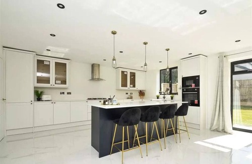 Wolverhampton House | Glams beautiful luxury home